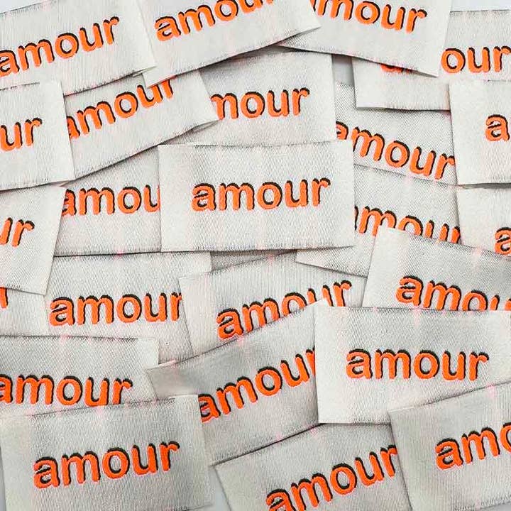 Geweven Label om te Naaien "LIEFDE" Fluor voor wholesale door L’Étiquette Home Couture