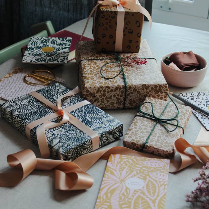 Lucy says I do – wholesale Flat wrap – Golden Secret Garden Print Gift Wrap2