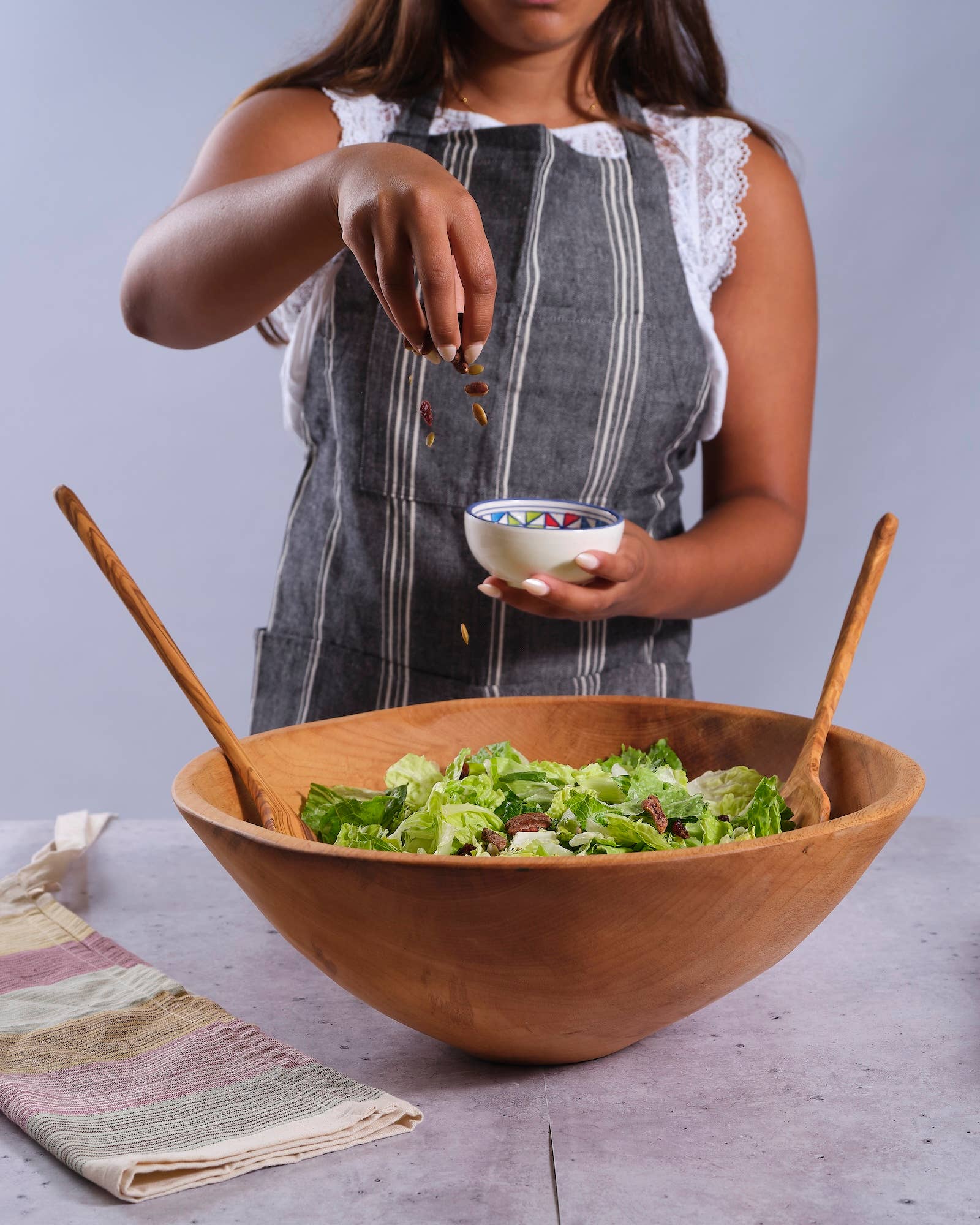 Sobremesa - Wholesale Bowl - 17" Large Classic Round Wood Salad Bowl | Wood Bowl 1