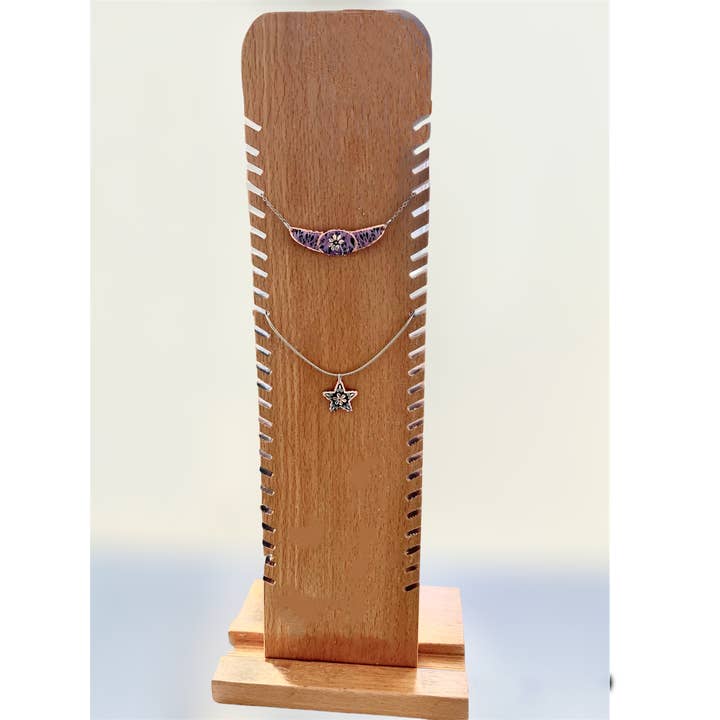 DP trä halsband display för wholesale av COPPER ARTS INC.