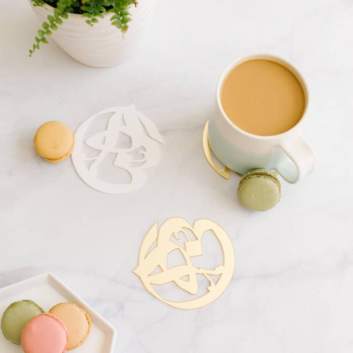 Arabische Kalligraphie-Untersetzer aus Acryl „Health & Happiness“, 4er-Set für den Großhandel von Amasi Decor