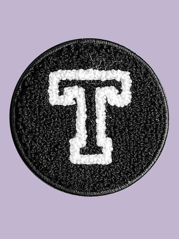 Velcro-bogstav T-patch for engroshandel hos WOOLF WITH ME®