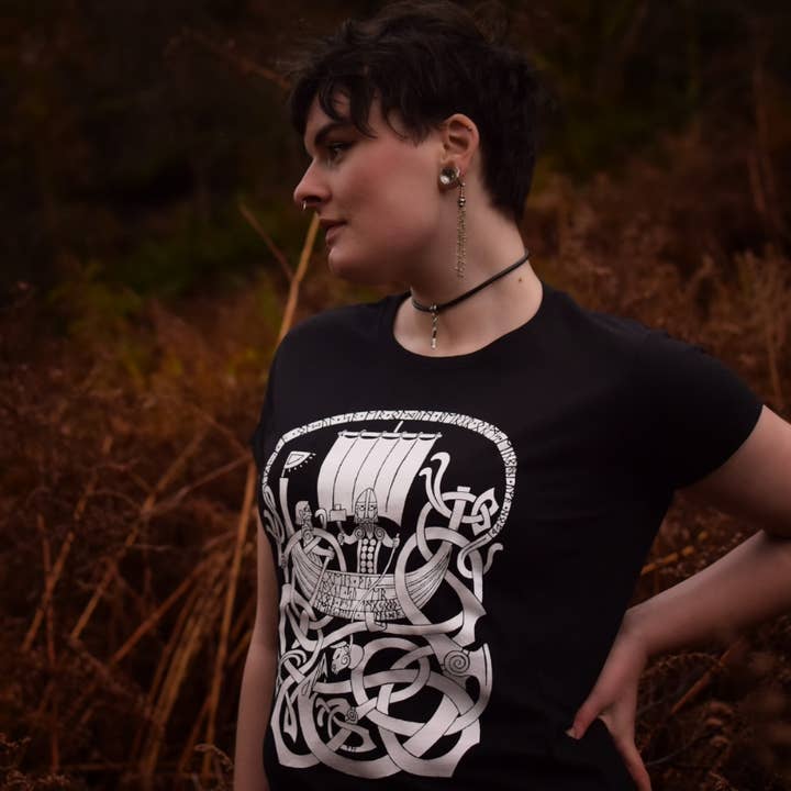 Maglietta da donna Thor Goes Fishing Norse Viking per la vendita all'ingrosso da parte di Asgard