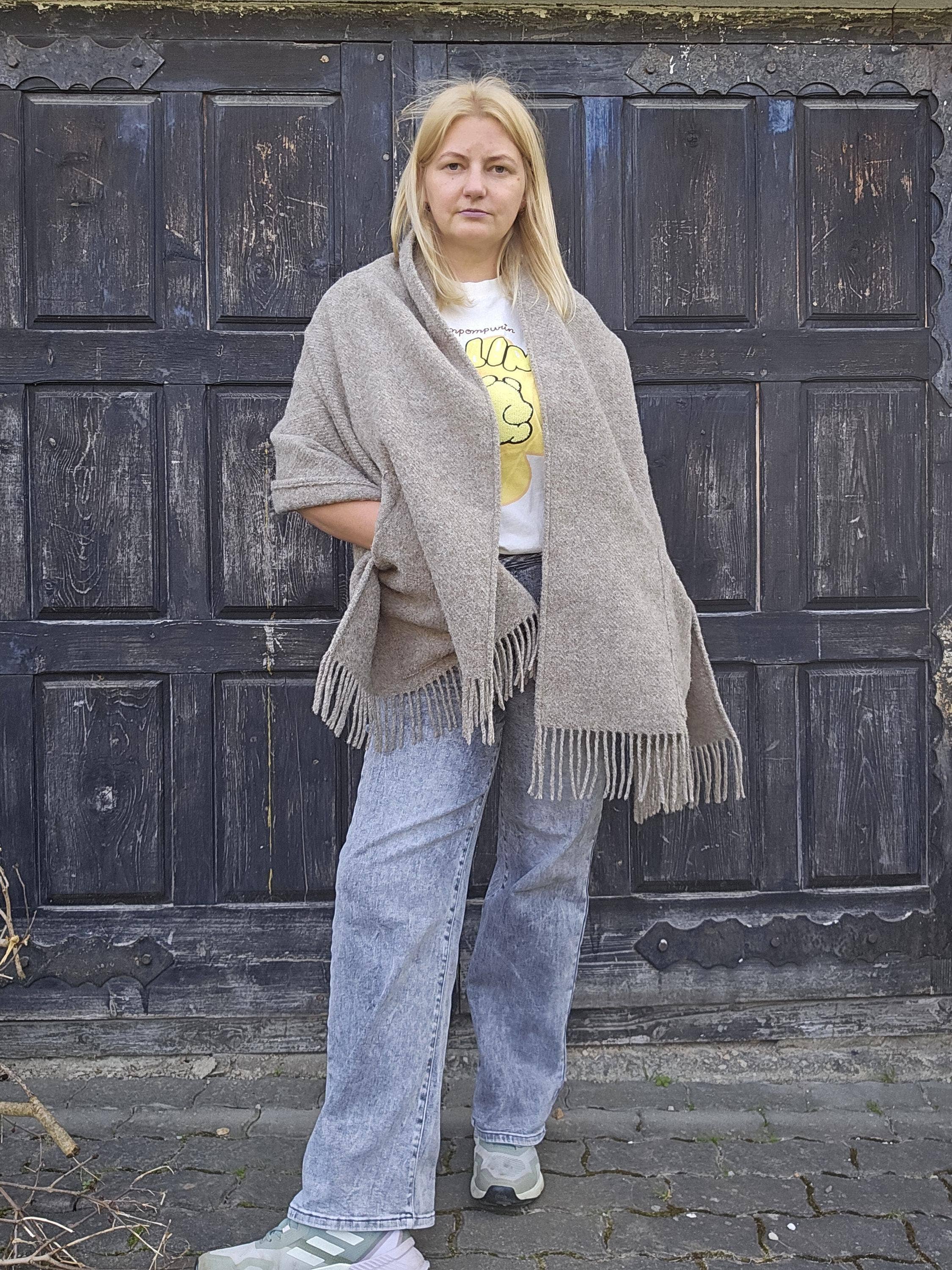 IN2NORD - Wholesale Wrap - Women's - Classic wool pocket shawl  - KALMAR9