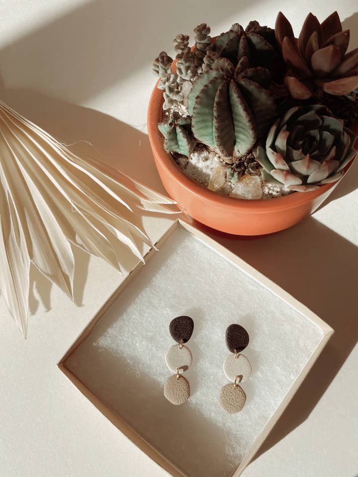 Phoenix ørering | Tricolor Tan for engroshandel hos Flower & Flame