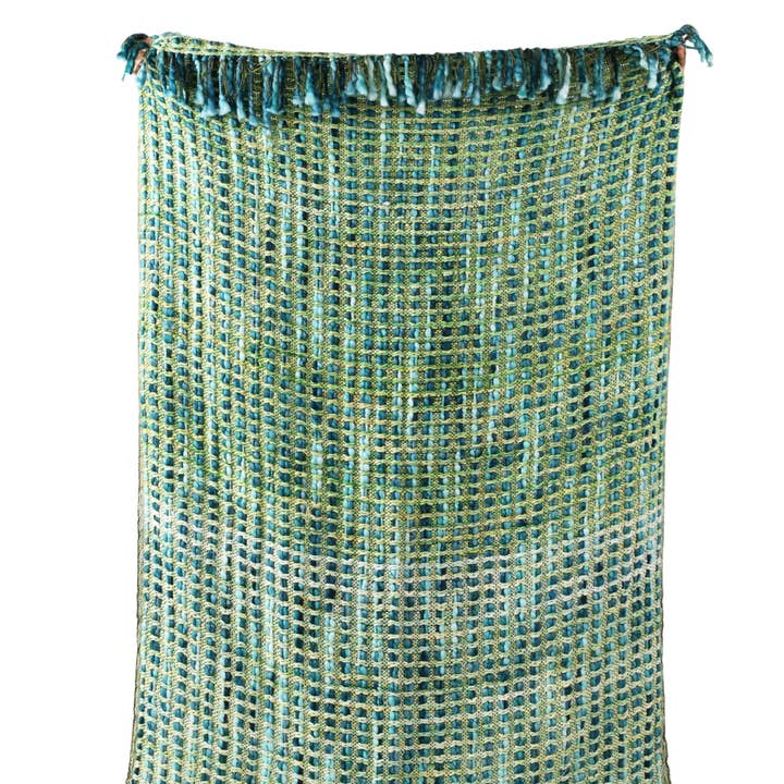 Gehäkelte Wohndecke Grün Blau mit Fransen | Urbane Hide für den Großhandel von Urbane Hide