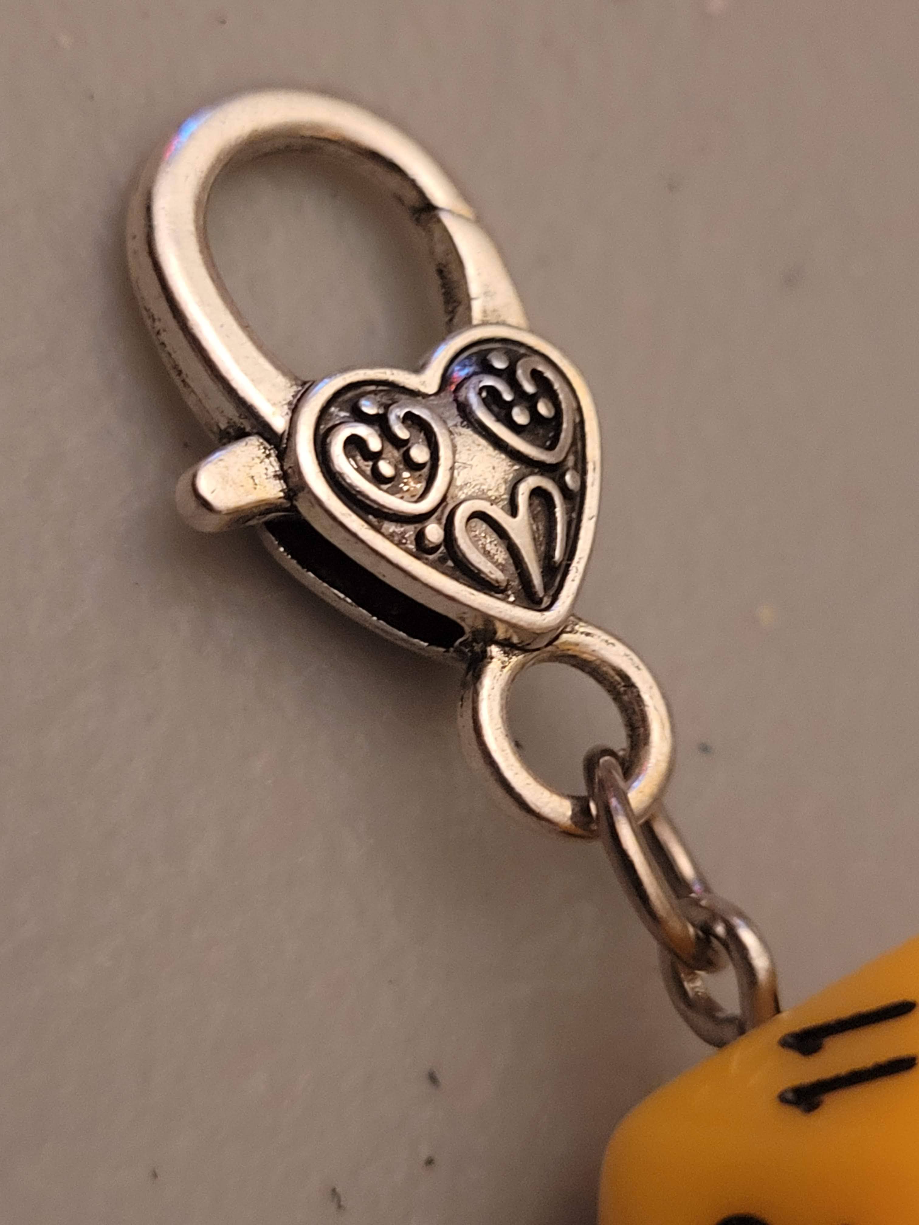 Con-Quest Crafts – wholesale Smycken – Smycken med skräckfilmskaraktärer: örhängen, halsband och dragkedjehängare7