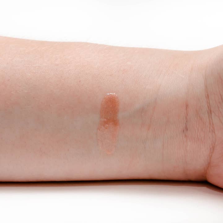 Emerge Cosmetics - Wholesale Lip Gloss - Luxury Lip Gloss in "Skinny Dip"3