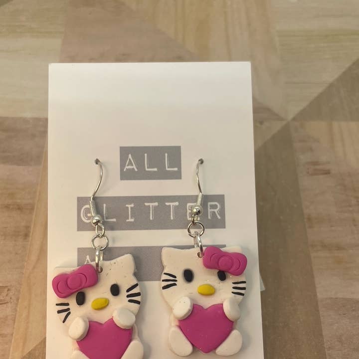 Hello Kitty hjärthänge örhänge - Flera färger för wholesale av All GlitterAll Day