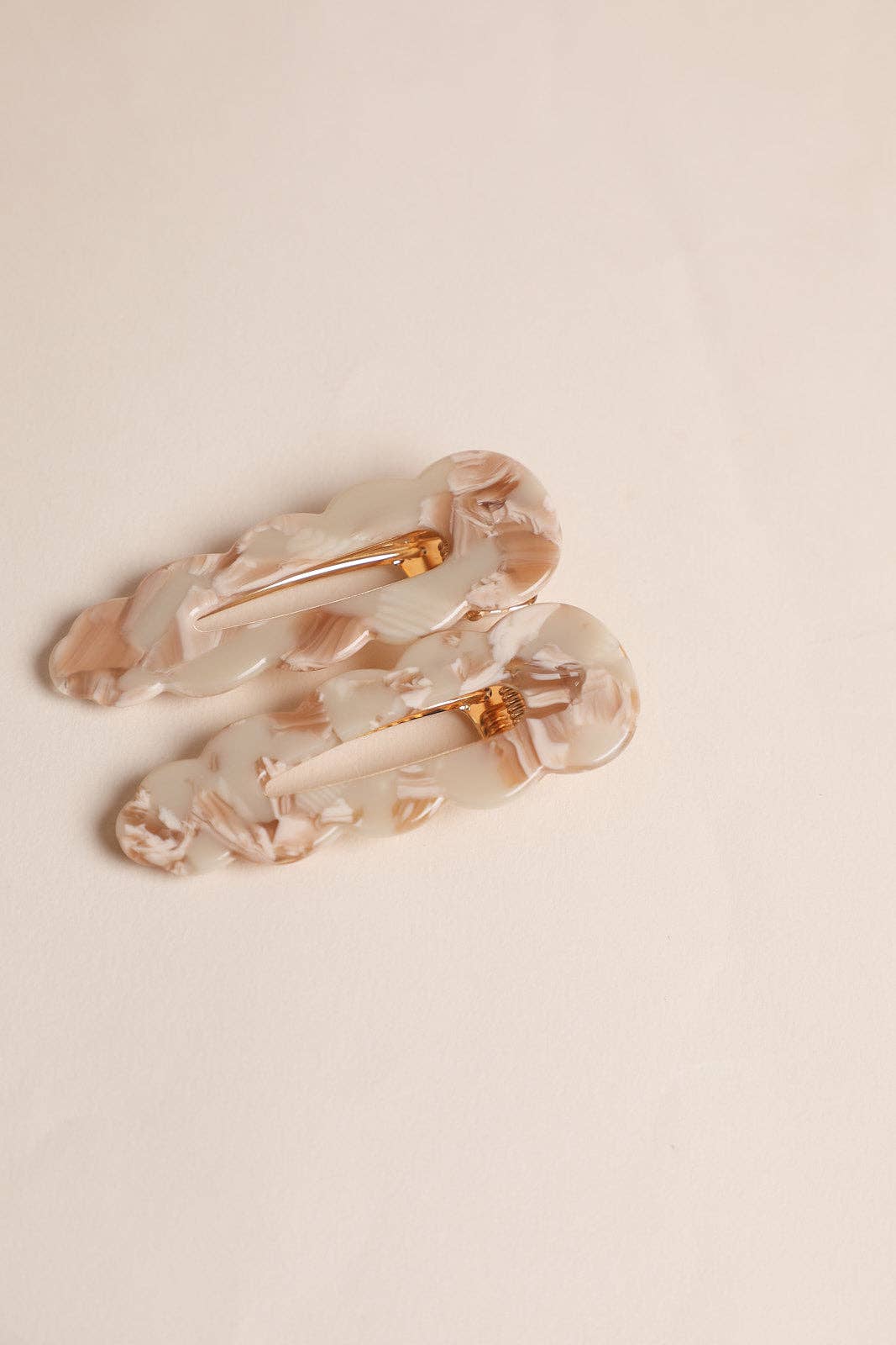 Peignee Paris – wholesale Hårklämma - Dam – Signaturspännen - Nougat (par)1