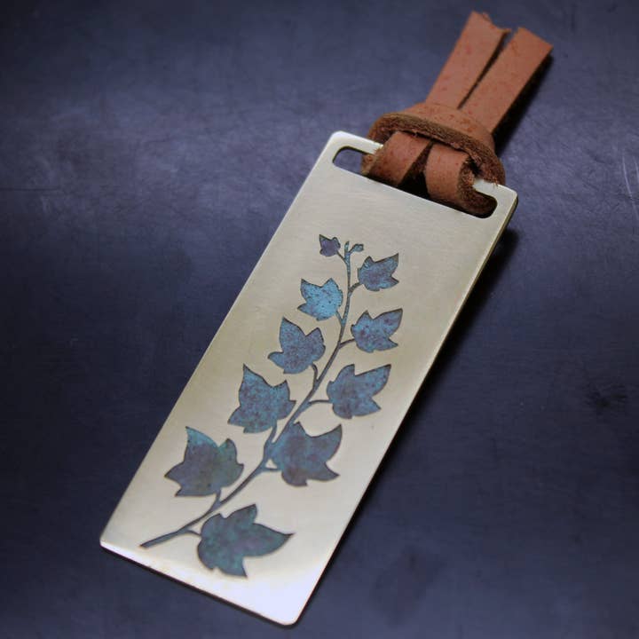 Brass bookmark with ivy engraving for wholesale by Plataica