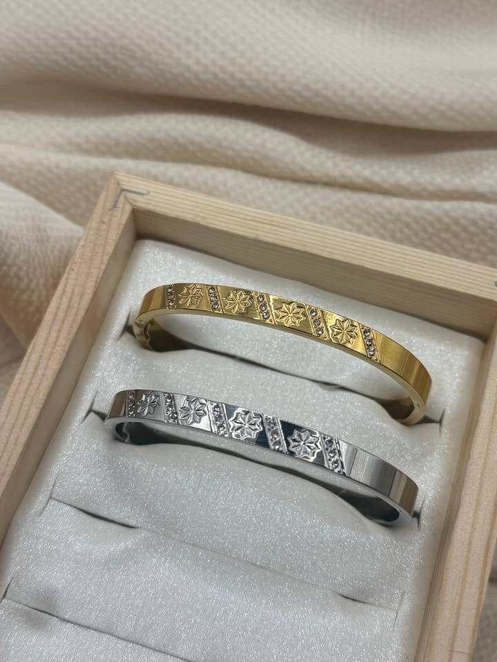 Bracciale rigido in acciaio inossidabile Flower Stones per la vendita all'ingrosso da parte di YOLA