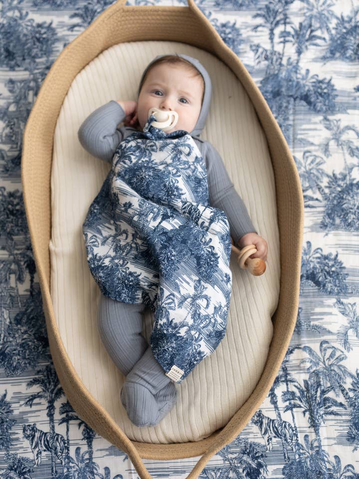 Little Threads - Wholesale Knuffeldekentje/doekje - Baby - Blue Jungle Toilet Lovey