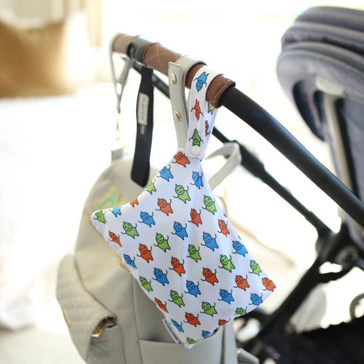 On-the-go pouch for wholesale by The teething company