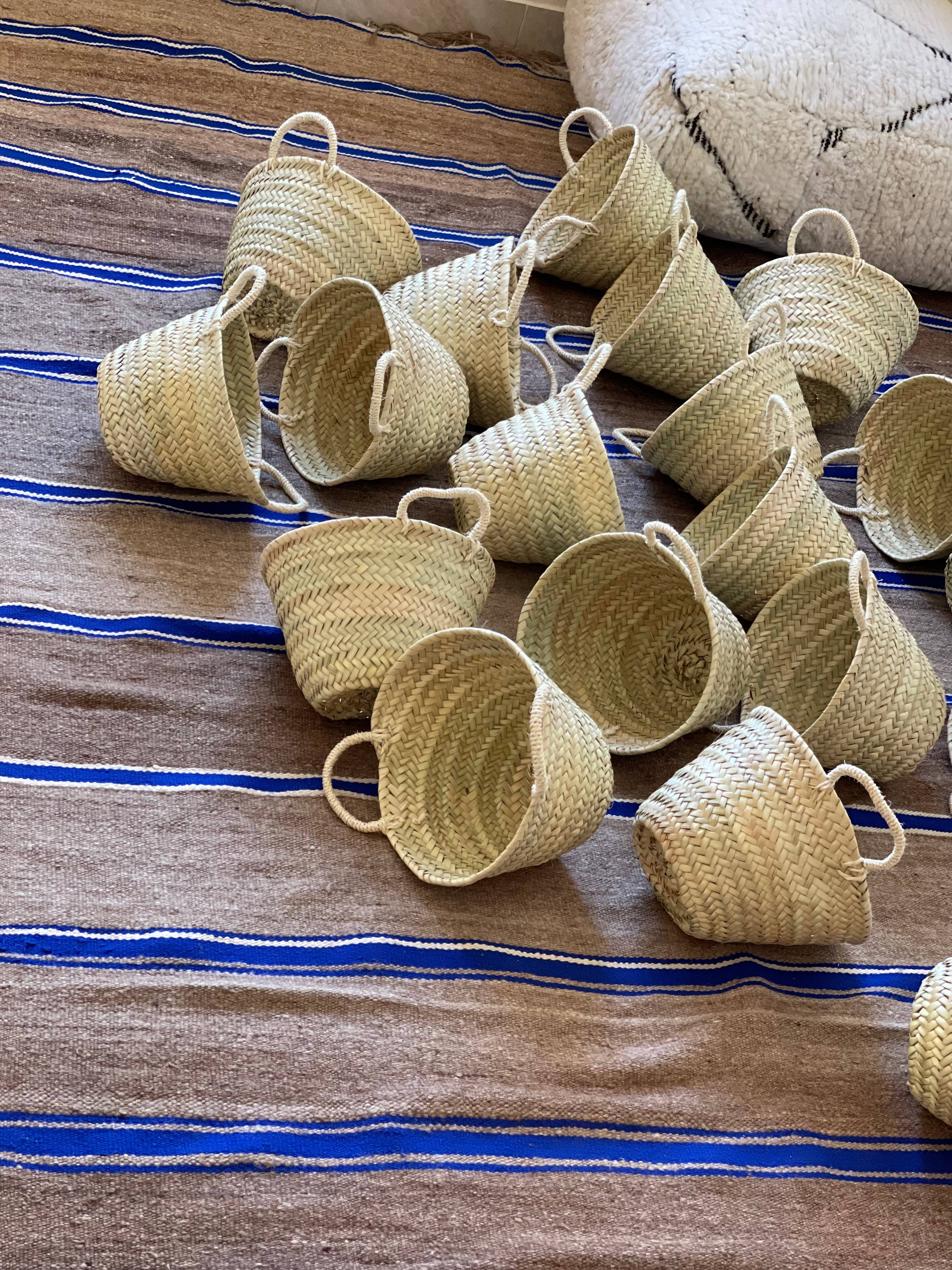 HandHappiness – wholesale Beach bag – NATURAL STRAW BASKET, small rose basket Handwoven from palm2