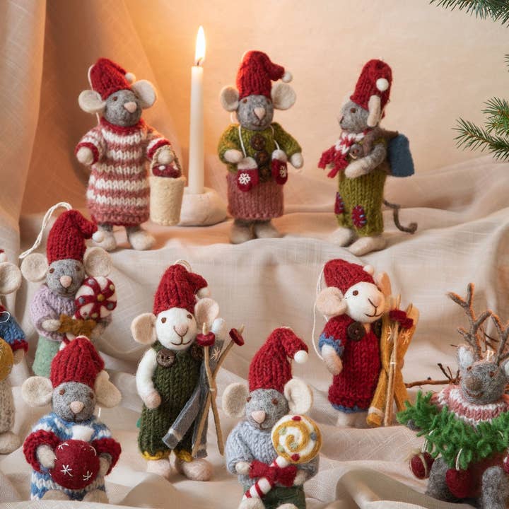 Gry and Sif - Wholesale Christmas Decoration - Small Grey Girly Mouse w/Mittens1