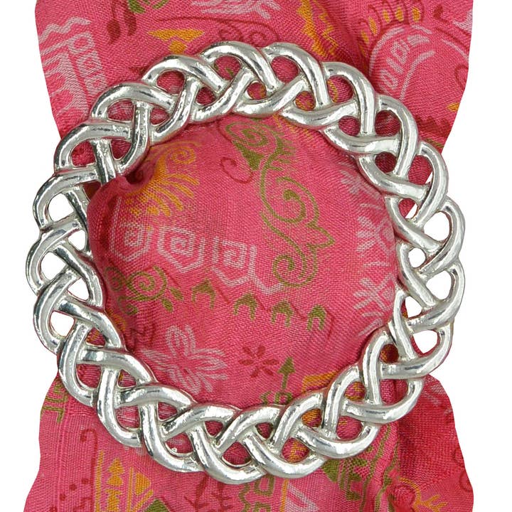 Anillo para bufanda de peltre con trenza celta, trenza fina para venta al por mayor de William Sturt Fine Pewter