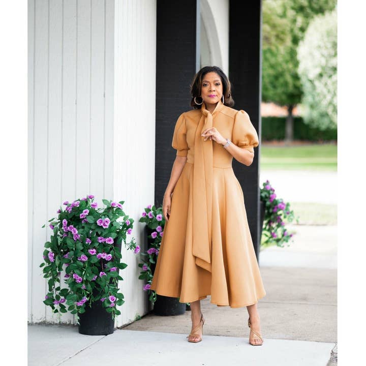 Classico Cammello Maniche Corte (Edizione Limitata) per la vendita all'ingrosso da parte di Detroit Coiture