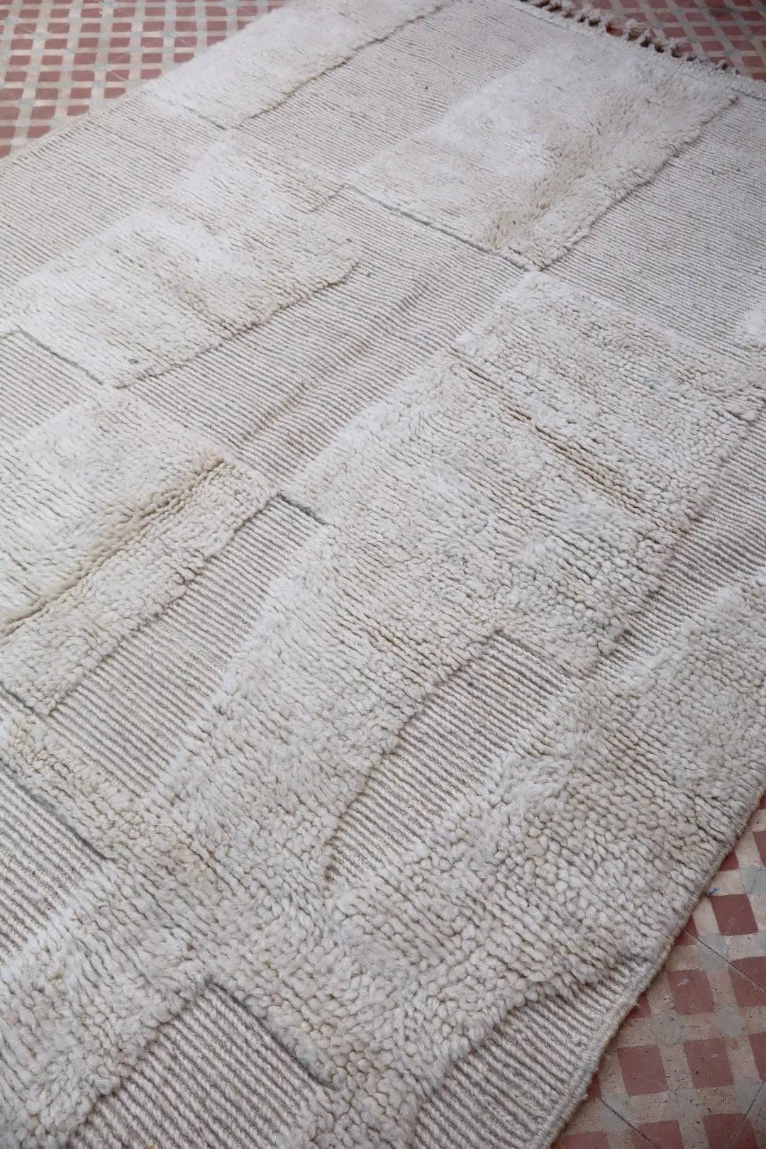 Néda - Wholesale Area Rug - Beni Ouarain Berber Rug White Modern with Abstract Raised Patterns - 252 x 172.5 cm6