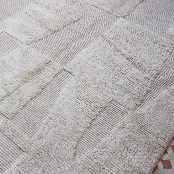 Néda - Wholesale Area Rug - Beni Ouarain Berber Rug White Modern with Abstract Raised Patterns - 252 x 172.5 cm6
