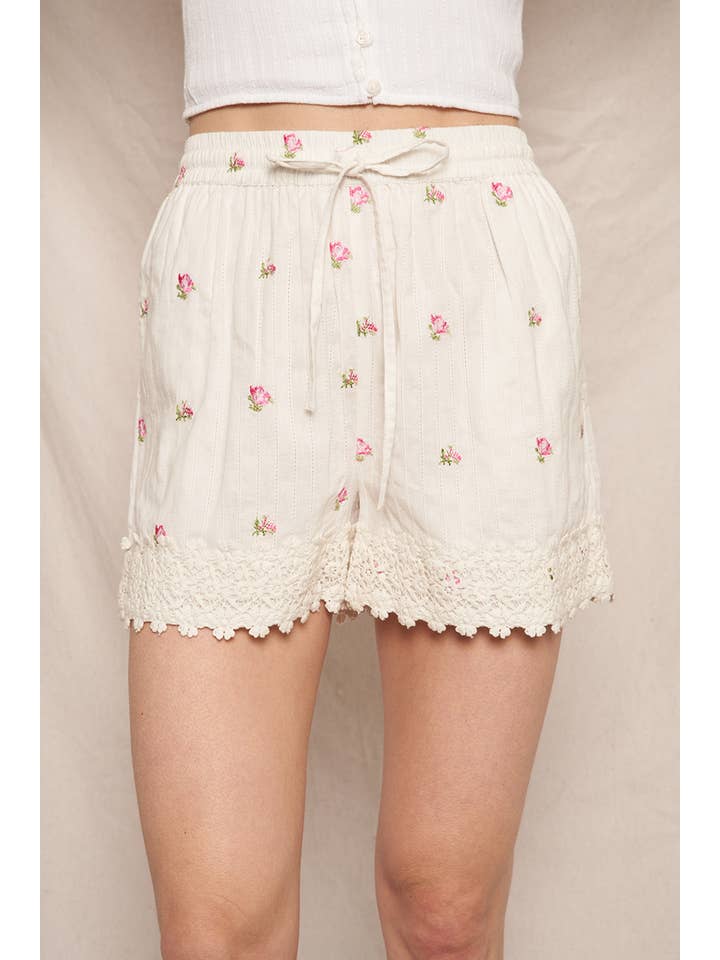 En Crème - Wholesale Shorts - Women's - Floral Embroidery Shorts with Lace Trim