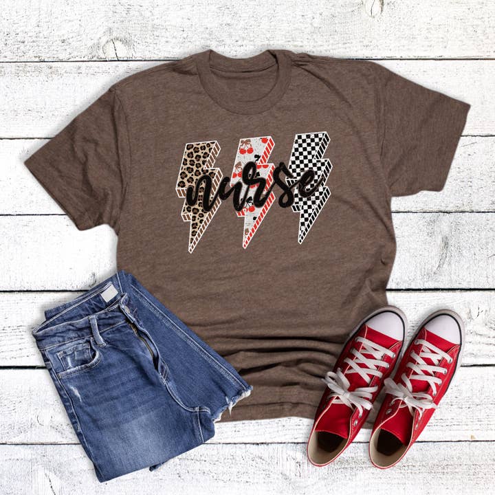 Leopardkörsbärsrutig sjuksköterskegrafisk t-shirt för wholesale av Dust and Roots