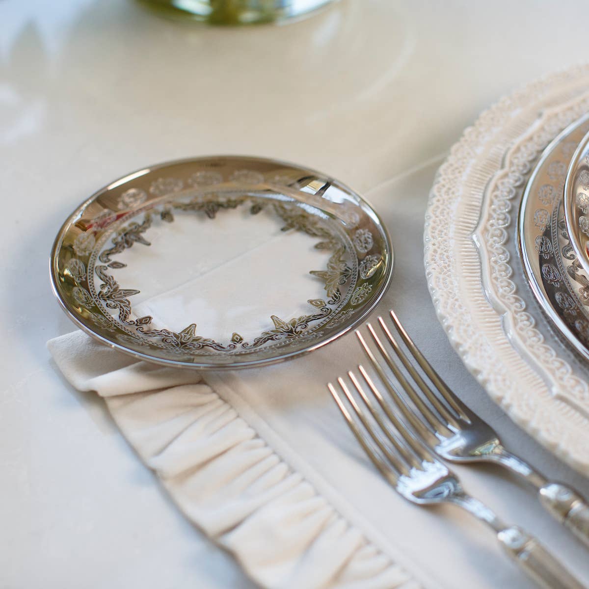 Arte Italica & Crown Linen Designs - Wholesale Appetizer Serveware - Vetro Platinum Bread / Canapé Plate2