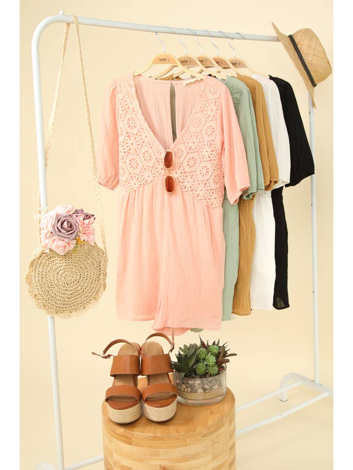 VERY J - Wholesale Romper - Dames - NP70387-Romper van stevig geweven stof met pofmouwen en kantdetails20