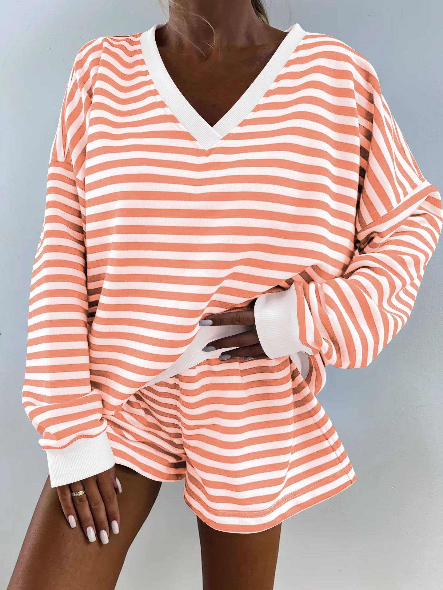 EmberLoom - Venta al por mayor Conjunto de ropa cómoda - Mujer - Conjunto de dos piezas de pijama con camiseta de manga larga a rayas y pantalones cortos para mujer8