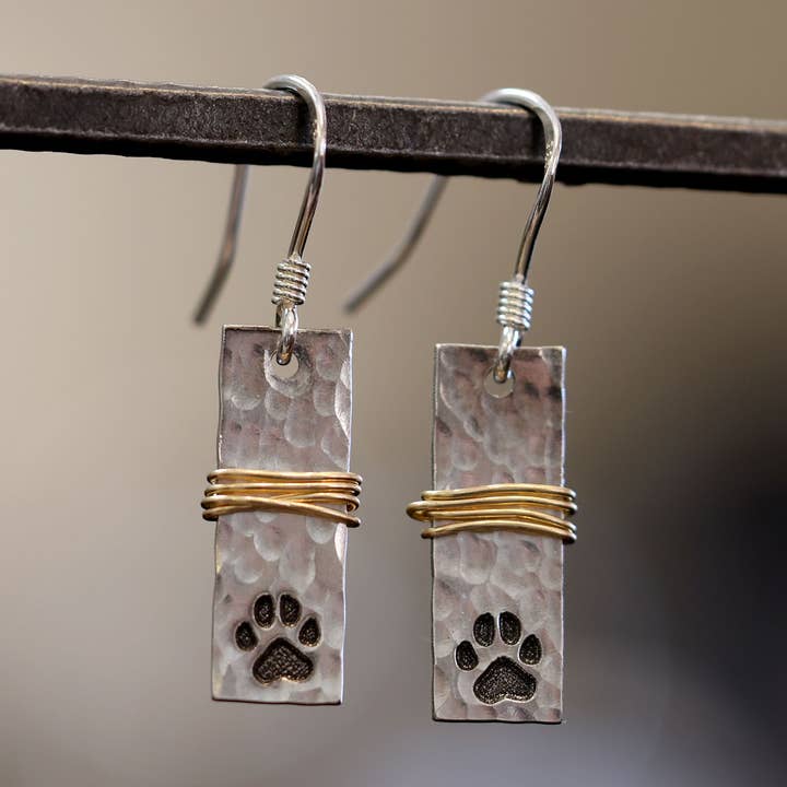 Orecchini Paw Tag per la vendita all'ingrosso da parte di Altitude Jewelry