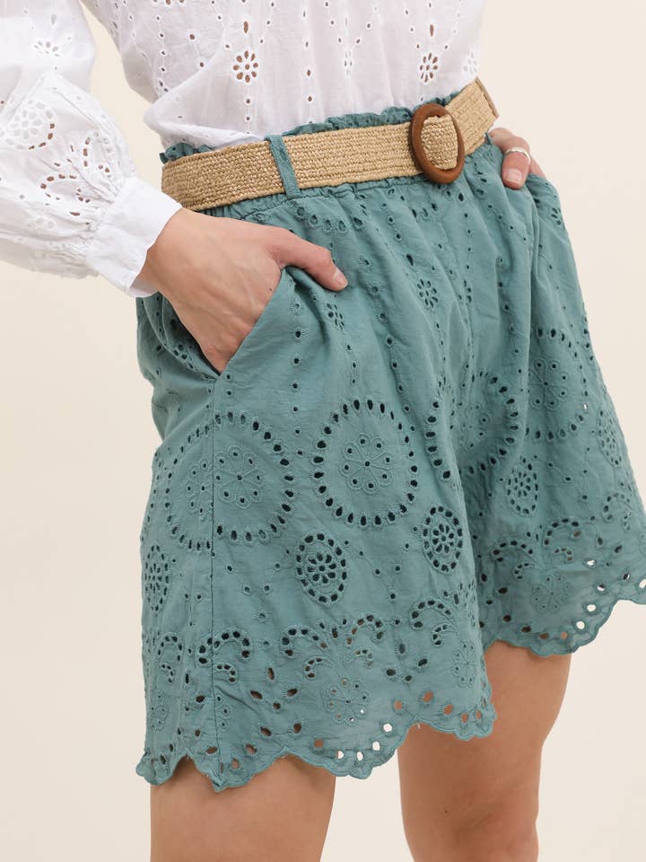 LÉA & LUC - Wholesale Shorts - Women's - Broderie anglaise shorts in 100% cotton REF. 250214