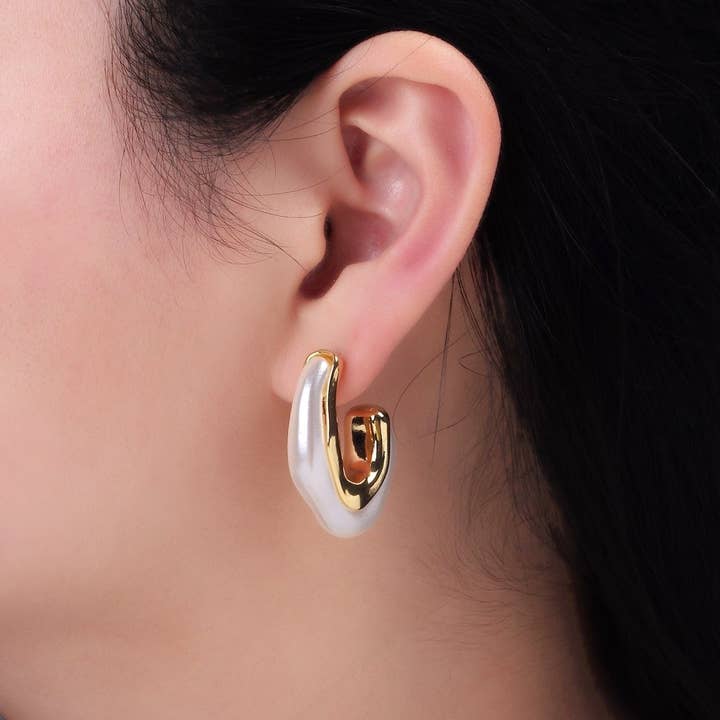 Aim Eternal - Wholesale Hoop Earrings - 24K Gold Filled 30mm Shell Pearl Geometric J-Shaped Hoop Earrings | Q1931