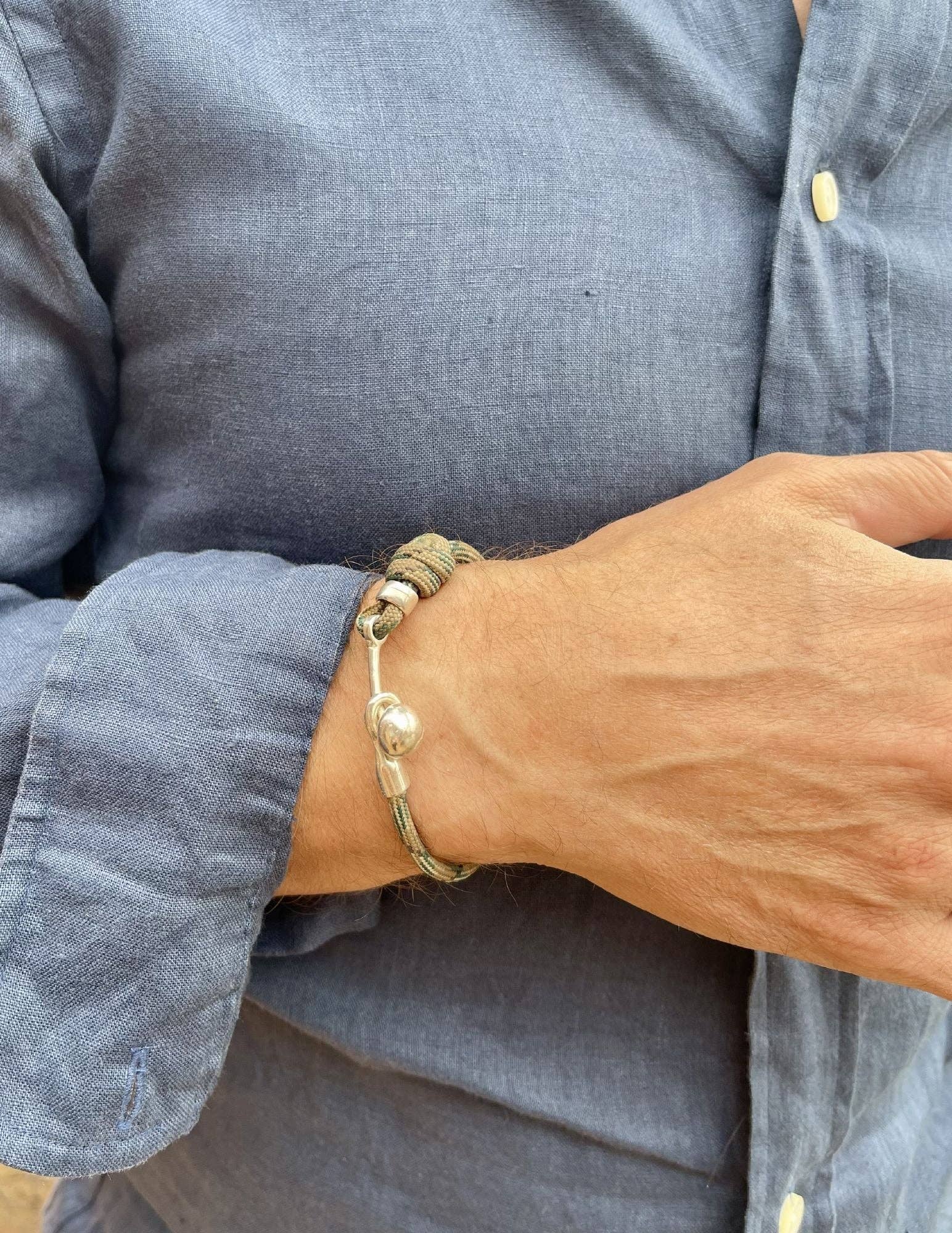 Gloria Mago – wholesale Vävt/flätat armband – Captain Hook armband i khakifärgad paracord1