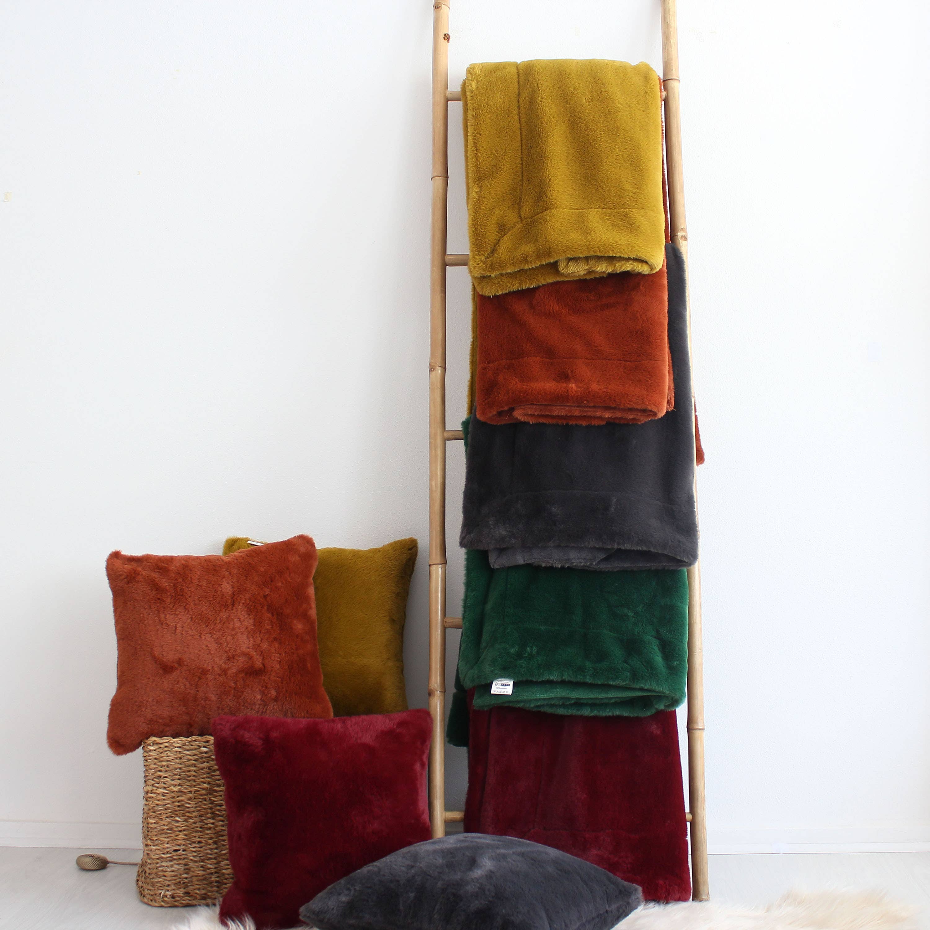 DECOSTARS - CmaDECO - Venta al por mayor Mantas de sofá - Manta efecto piel, forrada de franela, 125x150cm, RABBIT POP8