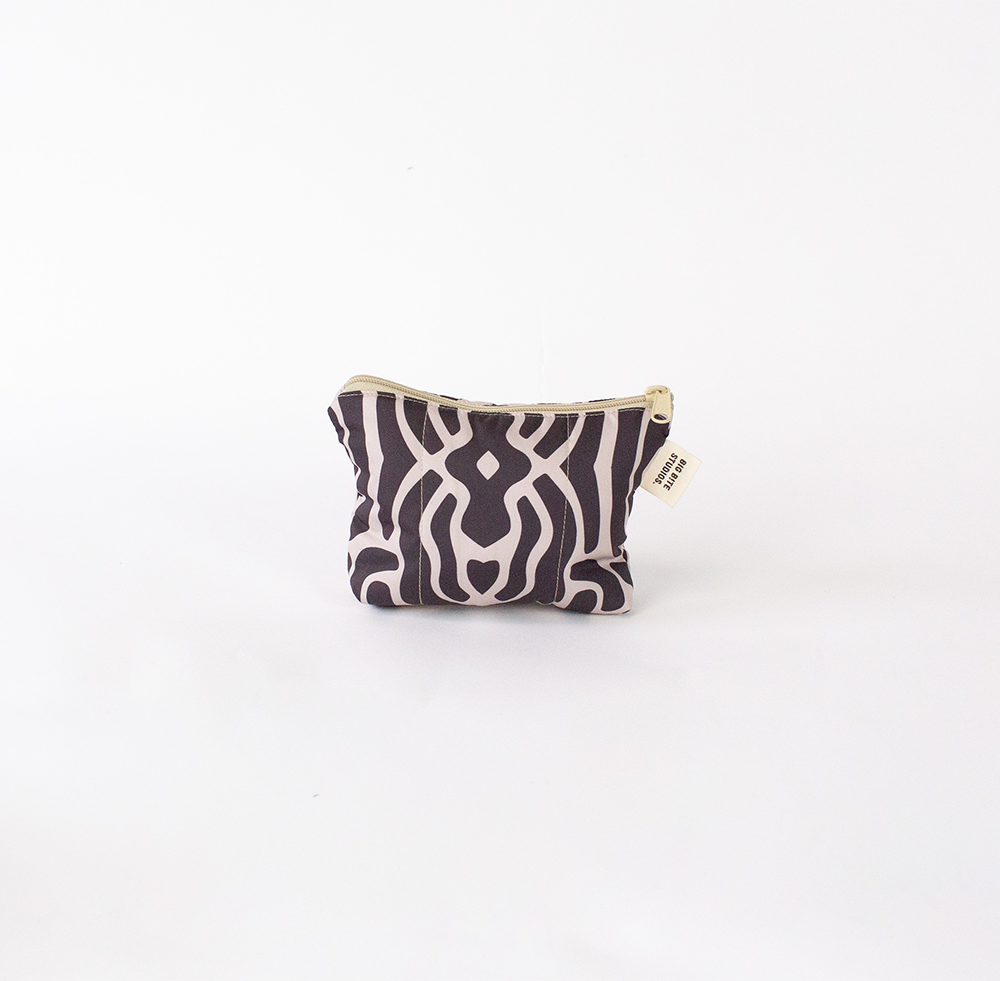 Big Bite Studios – wholesale Påse - Dam – HAPPY POUCH CLUB — LITEN ZIPPY PUFFY POUCH1