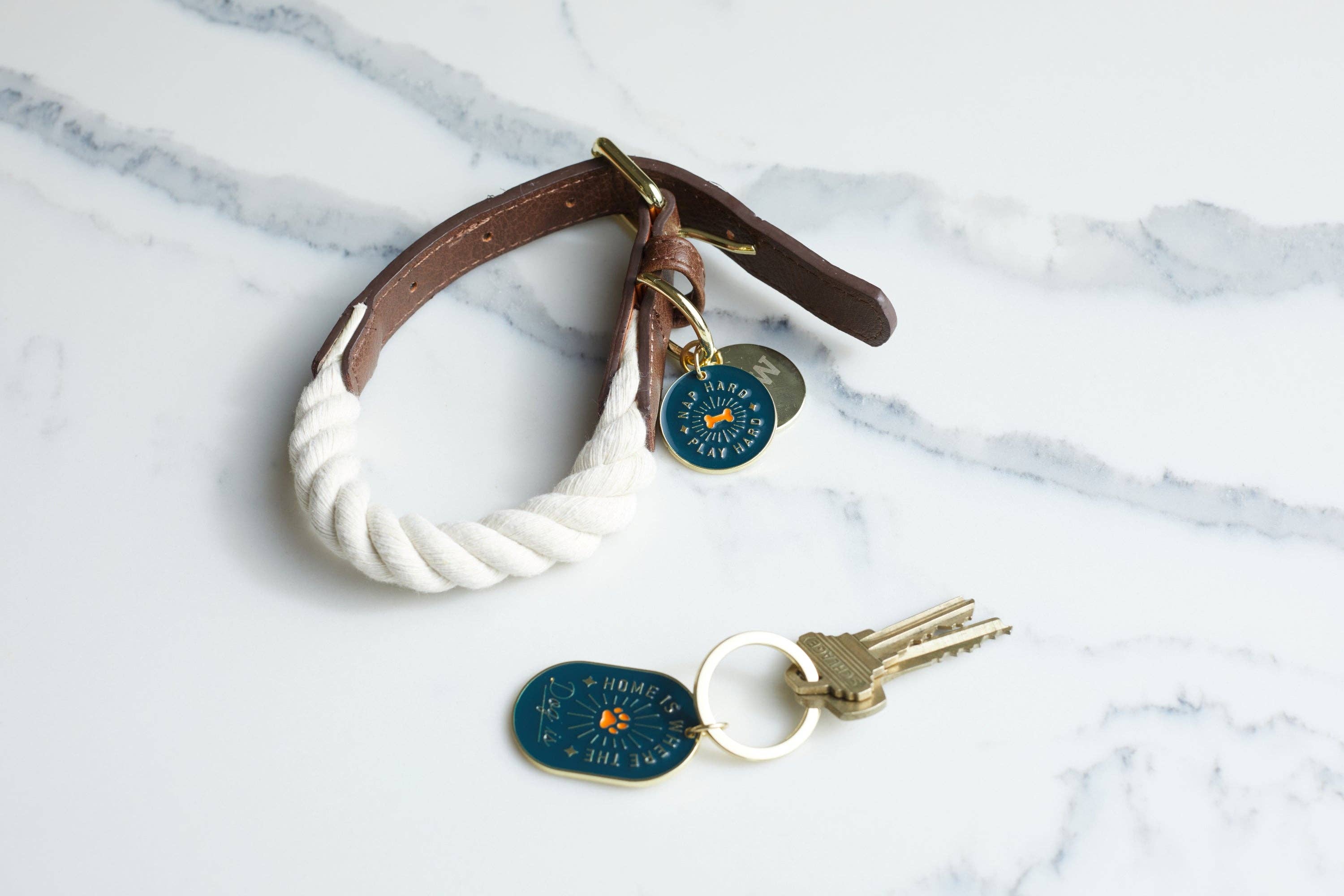 Designworks Collective – wholesale Pet identification tag – Cat/dog – Field & Wander Keyring & Dog Tag Set2