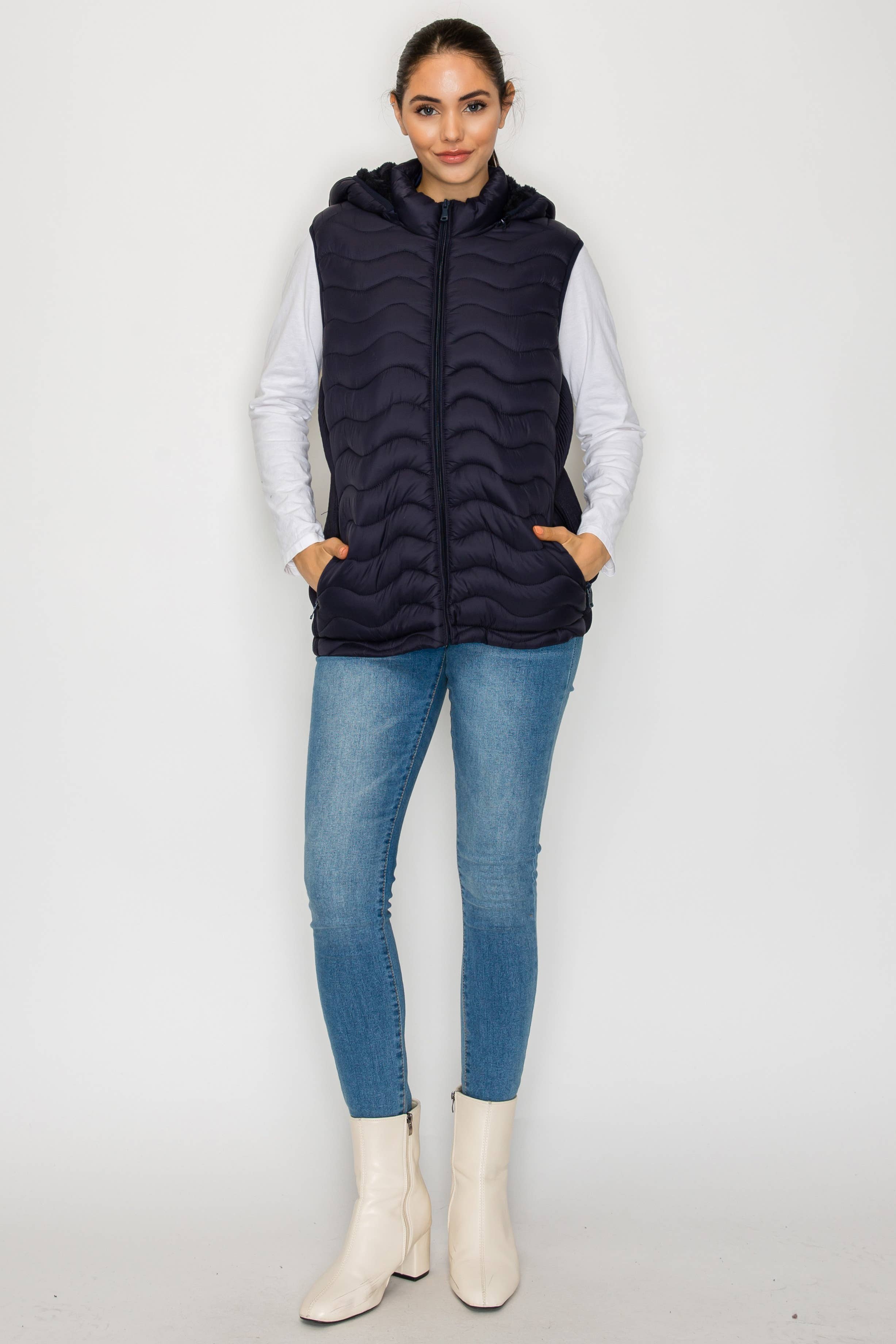 V390 Damväst med huva utan ärmar (V390) för wholesale på Faire10