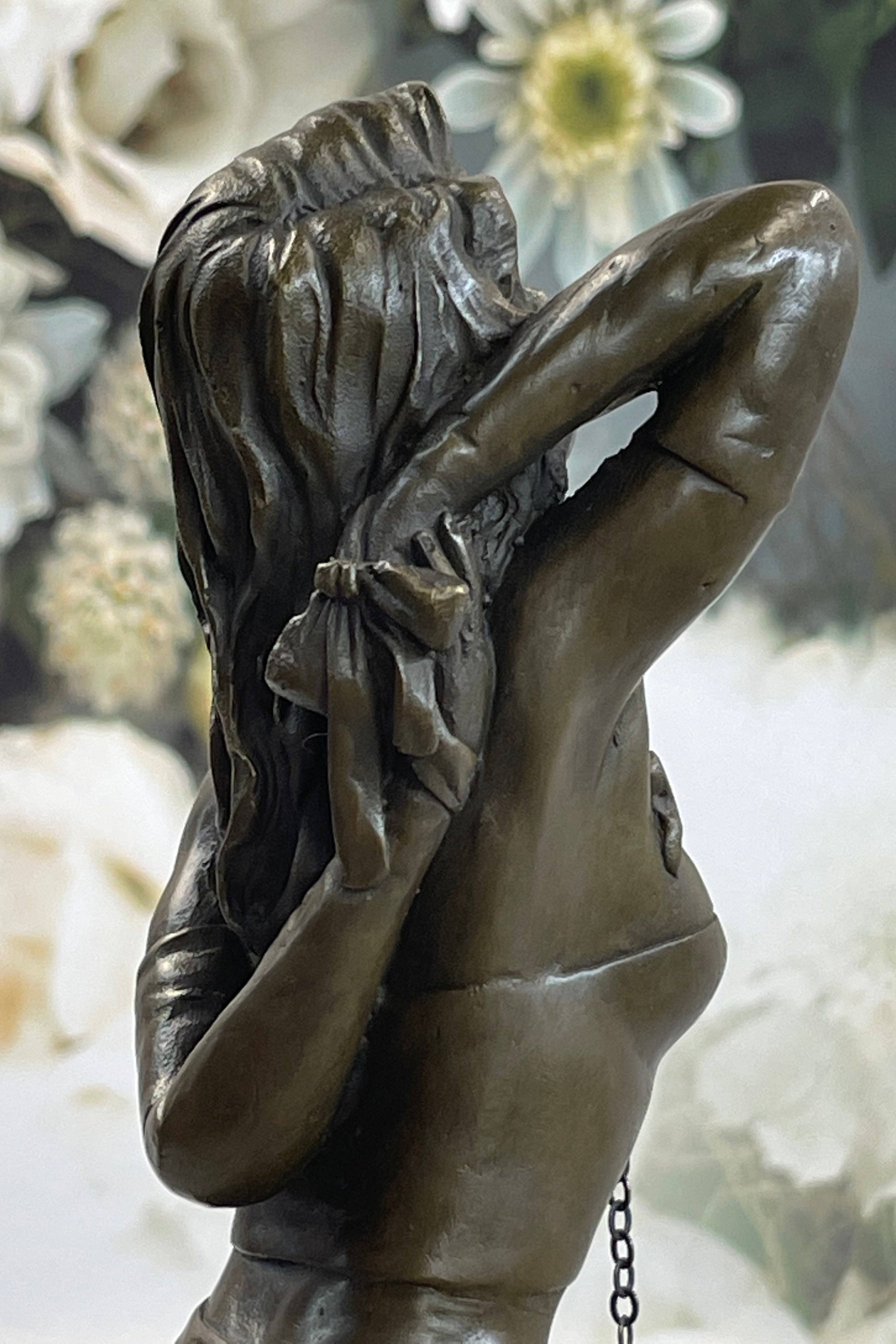 Bronzhaus – Escultura por atacado – Estátua Erotic Bondage Bronze Escultura Menina com Corrente Gargantilha Mavchi Original 13,5 “x 5"5