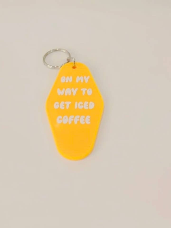 Sto arrivando! portachiavi del motel per prendere il caffè per la vendita all'ingrosso da parte di Pink pretty designs