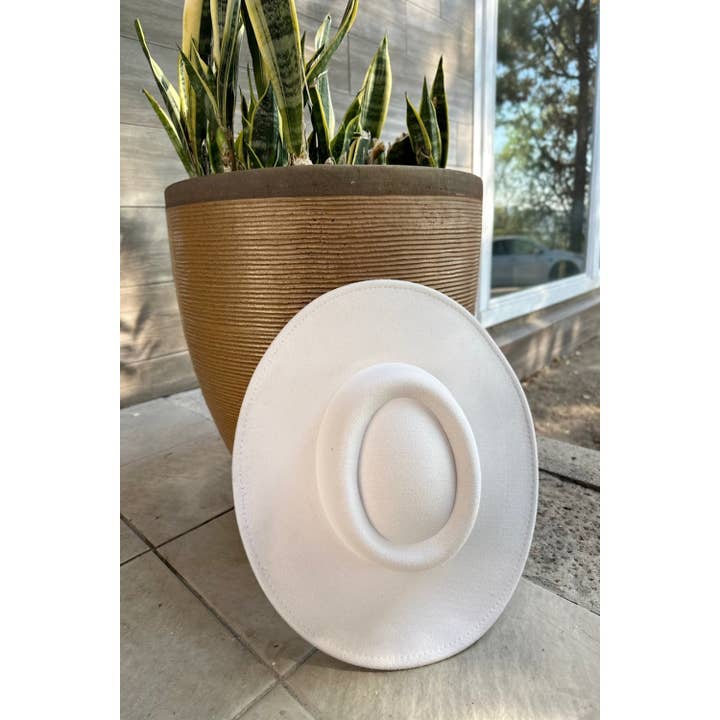 One and Only Accessories - Wholesale Fedora - Women's - Bestsellers Structured hat with a wide brim in faux felt Fas17