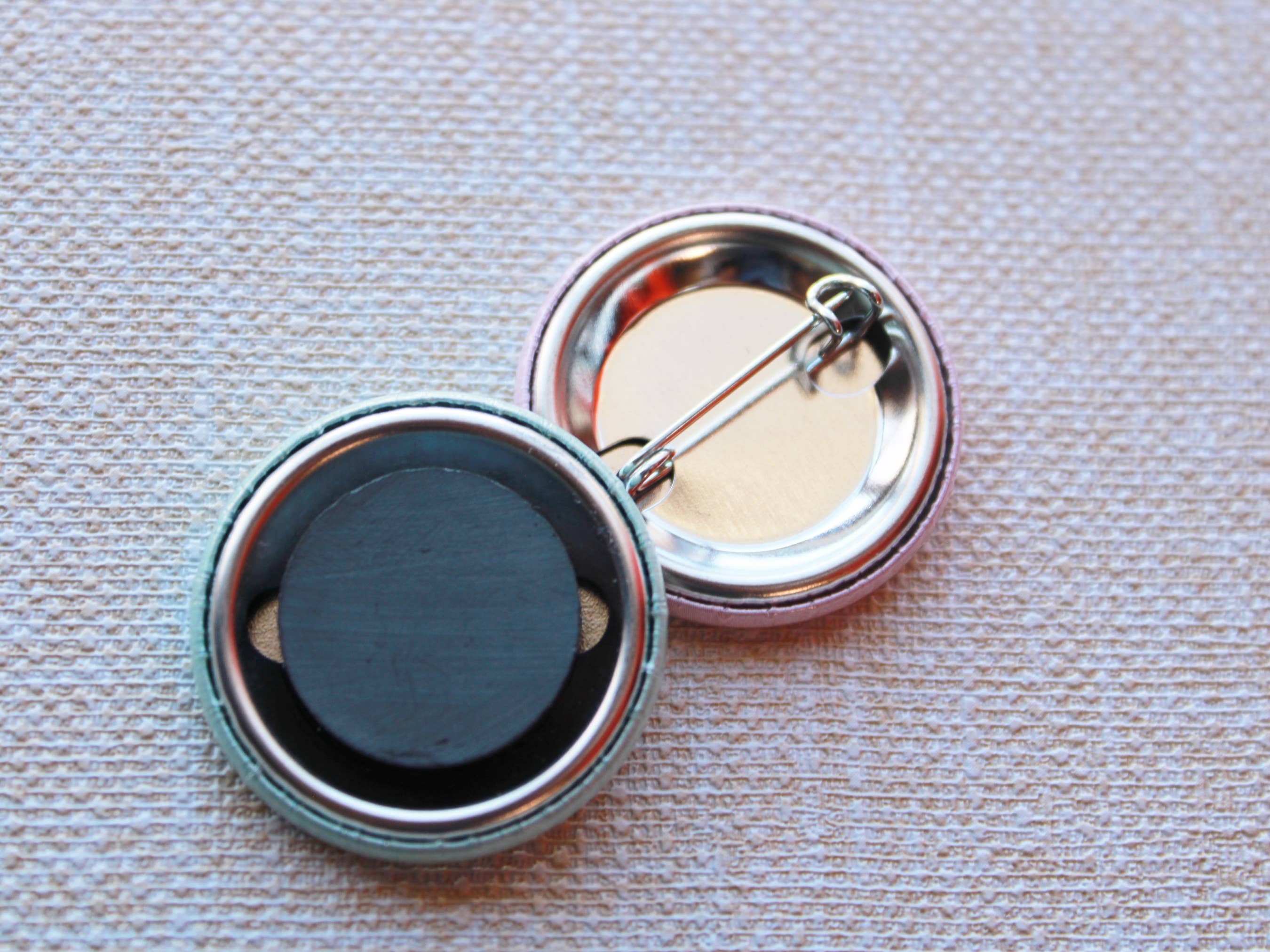 Anna B. Shop - Vente Épinglettes/boutons - Ensembles d'insignes et d'aimants en laine, crochet et épingles3