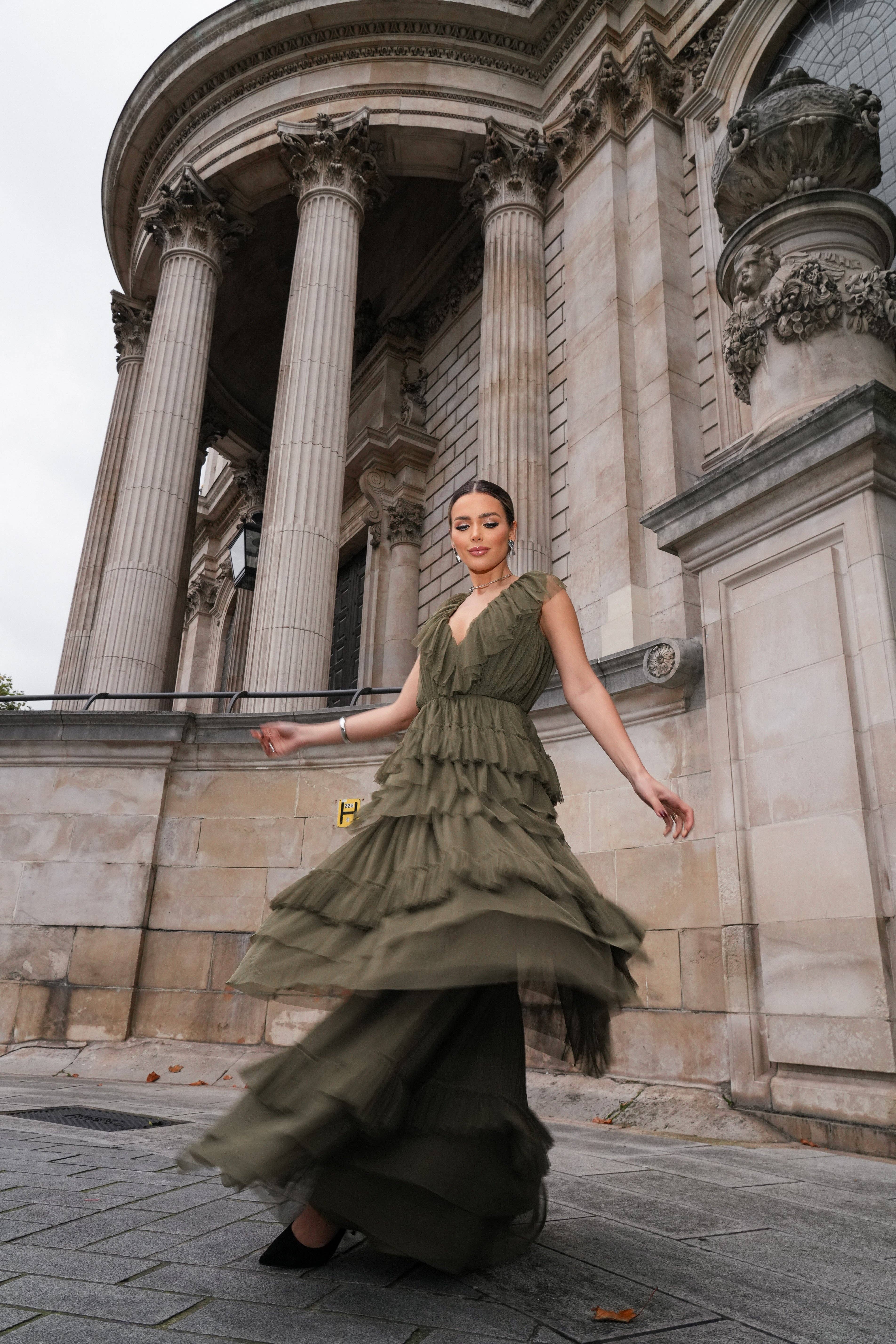 Deep Olive Alexandra Tulle Maxiklänning i Mörk Oliv för wholesale på Faire1