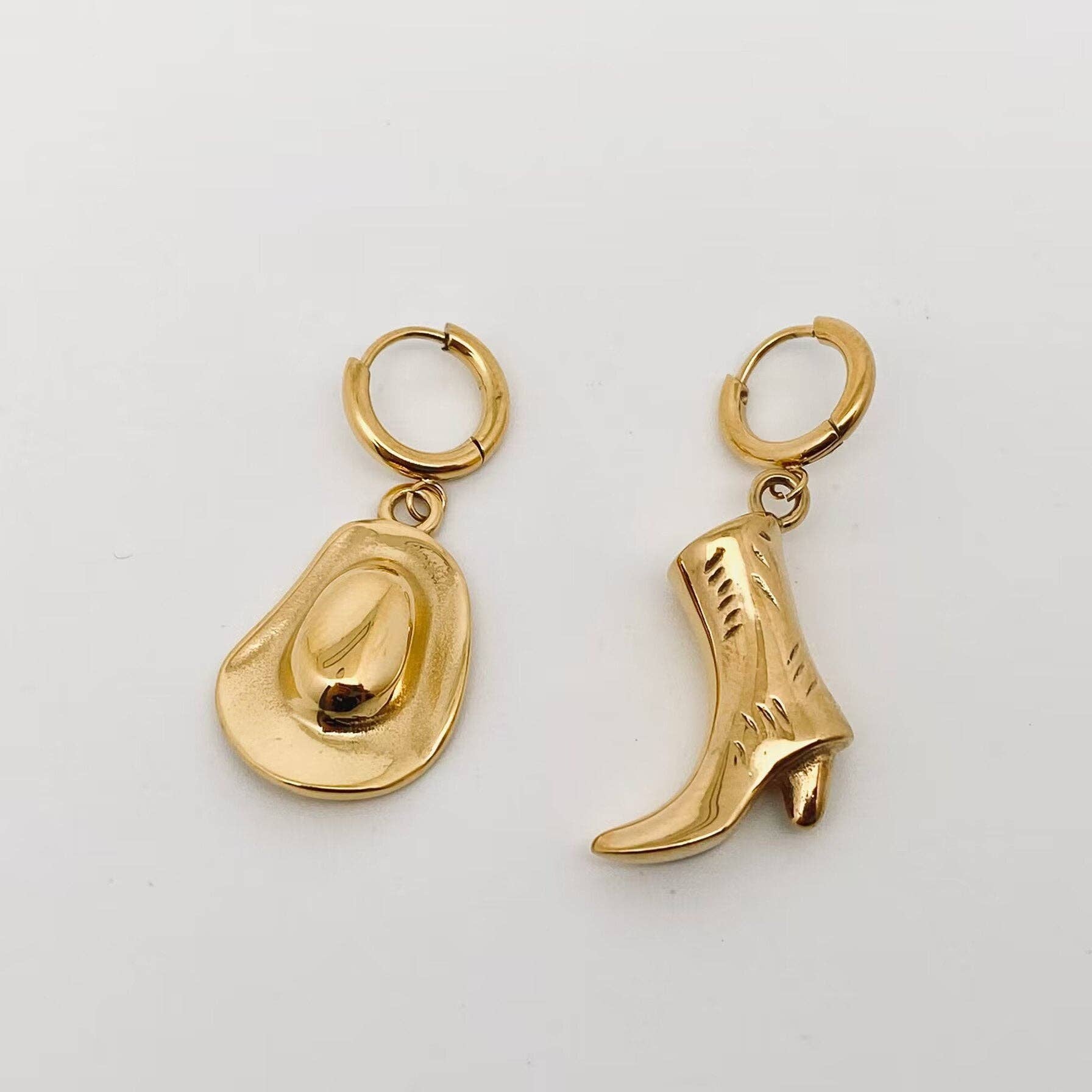 Mio Queena – Engroshandel Huggie-øreringe – Western Cowgirl Hat Boot Asymmetriske Huggie øreringe - FGS/WJ2