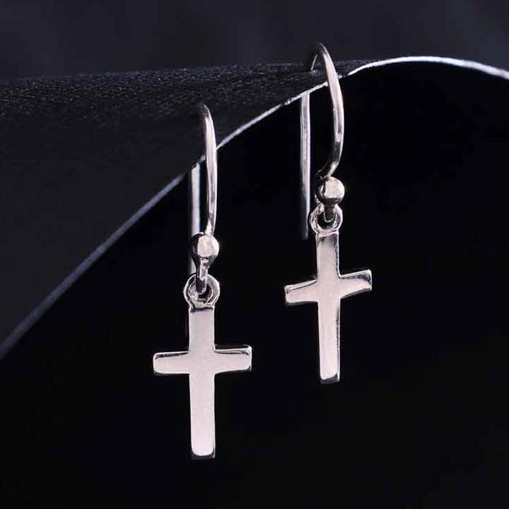 Pendientes colgantes de plata de ley con cruz de 25 x 7 mm para venta al por mayor de Nina Designs