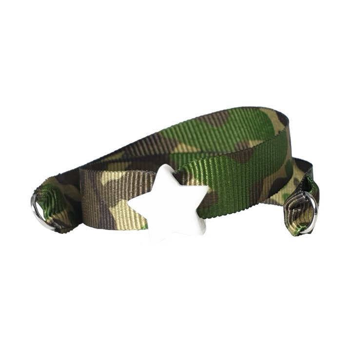 HVID STJERNE GRØN CAMOUFLAGE ARMBÅND for engroshandel hos Smartever Srl