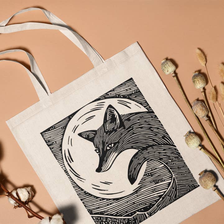 Sac fourre-tout en coton biologique imprimé Fox in the Moonlight pour la vente par Our Wild Puget Sound