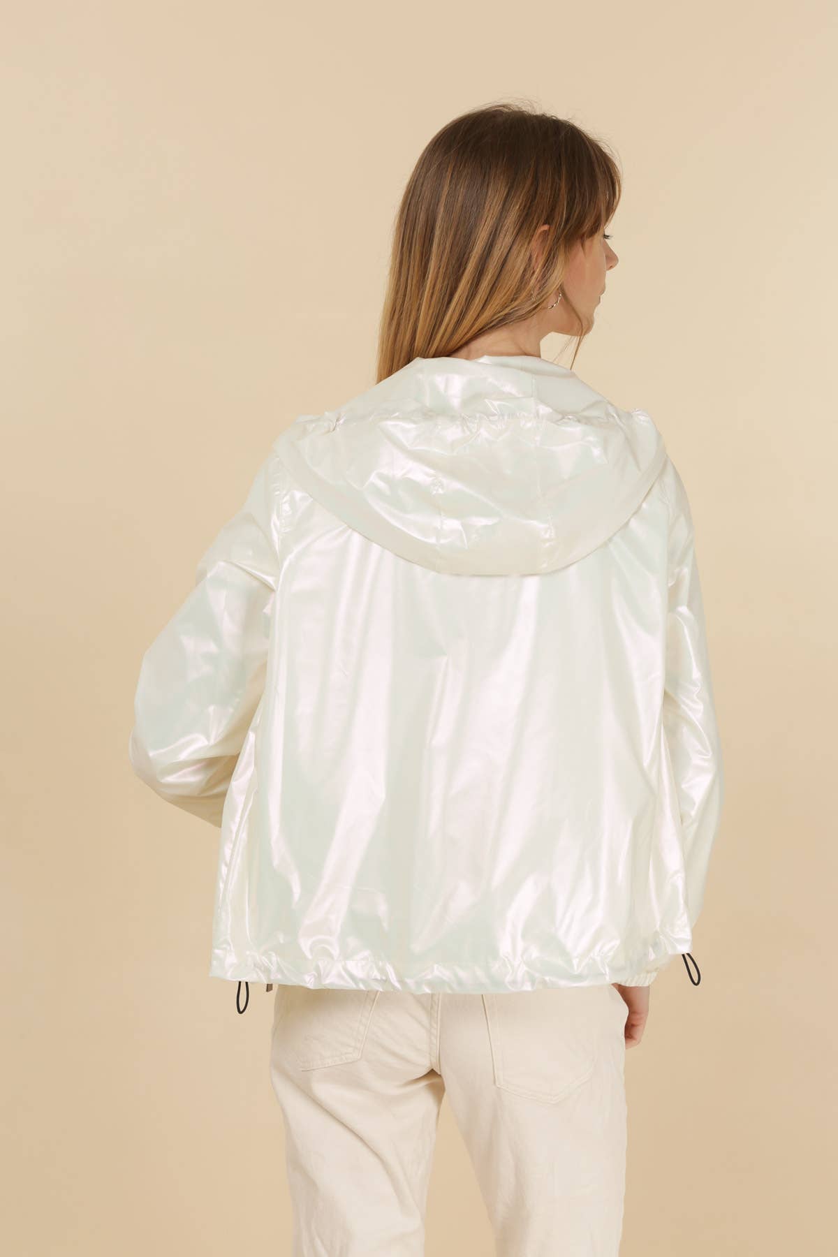 Attrait Paris - Vendita all'ingrosso Giacca antivento - Donna - Giacca corta antivento metallizzata con cappuccio e cerniera colorata11