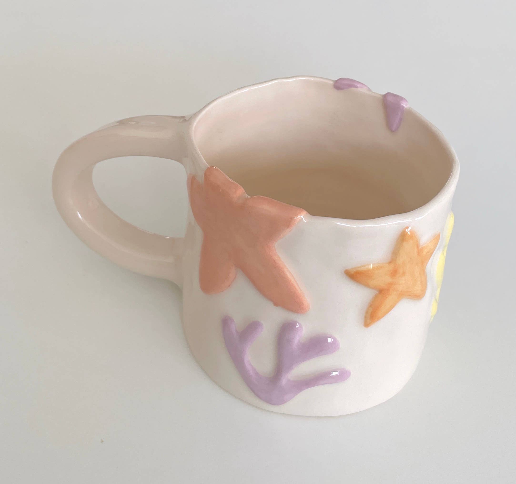 Pipa and Happy – Engroshandel Kaffekrus – Koral Krus – Håndlavet Keramisk Ocean Relief Kop (300 ml)2