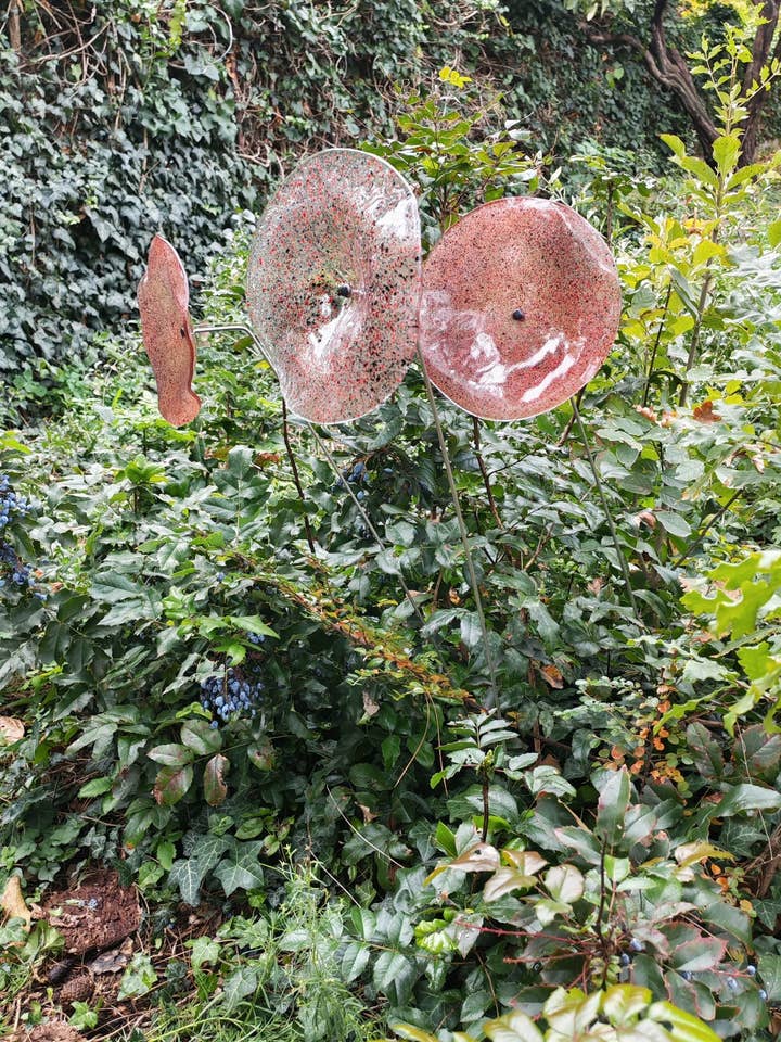 Medium Glass Flower For Outside In Transp.-Red-Black for wholesale by CARNEOL GLASS