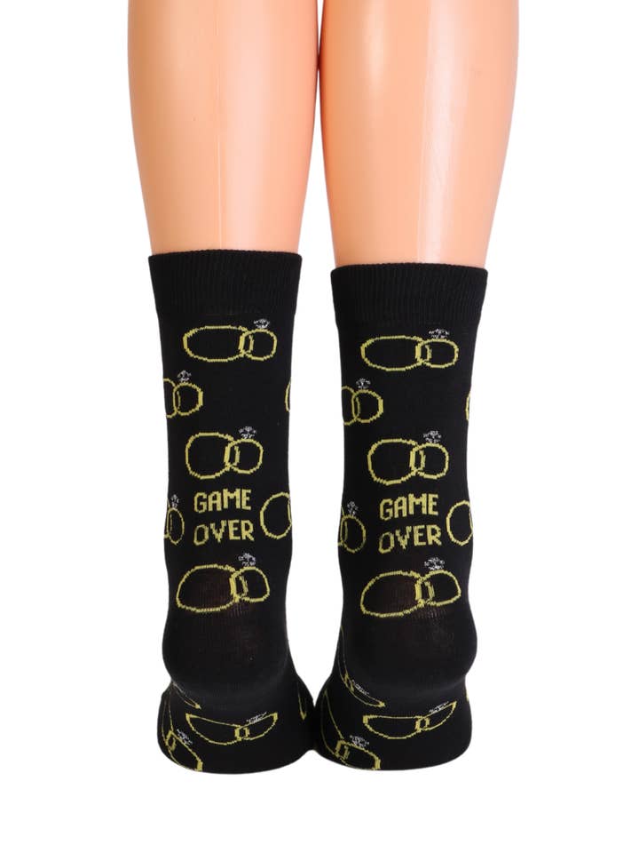 Sokisahtel I BestSockDrawer - Venta al por mayor Calcetines - Unisex - Calcetines negros con anillas GAME OVER para bodas